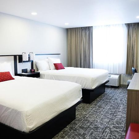 מלון אירווינג Ramada By Wyndham Dfw Airport מראה חיצוני תמונה