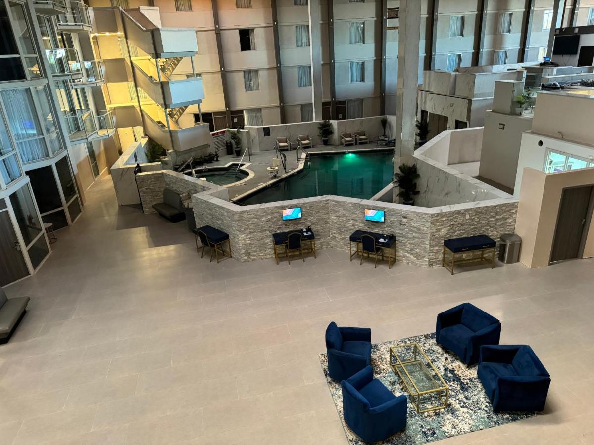 מלון אירווינג Ramada By Wyndham Dfw Airport מראה חיצוני תמונה