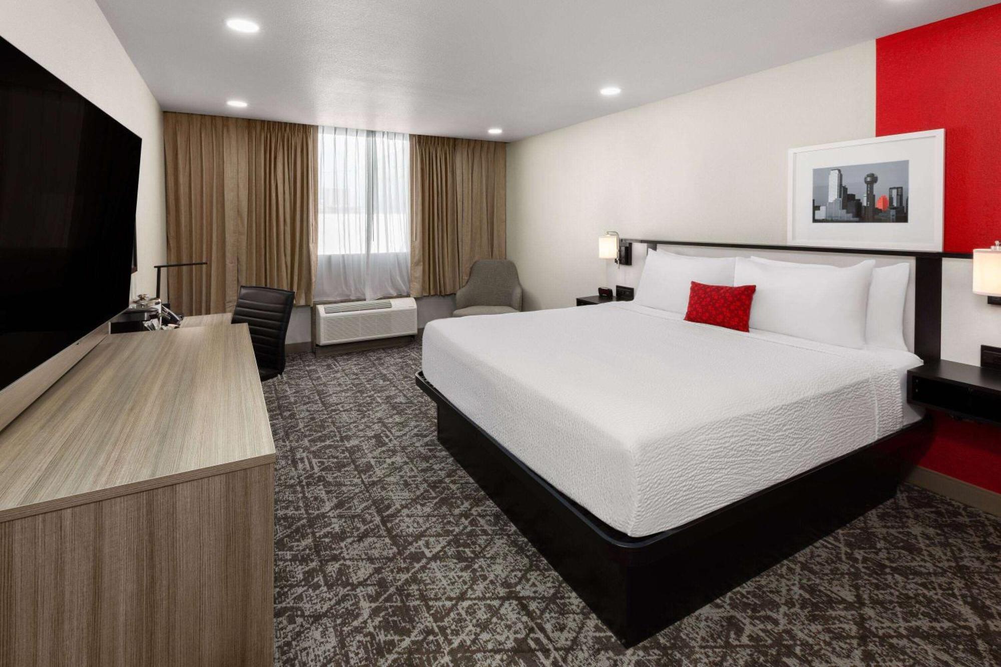 מלון אירווינג Ramada By Wyndham Dfw Airport מראה חיצוני תמונה