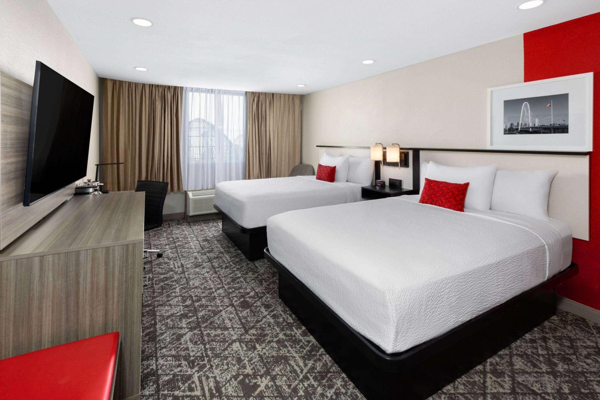 מלון אירווינג Ramada By Wyndham Dfw Airport מראה חיצוני תמונה