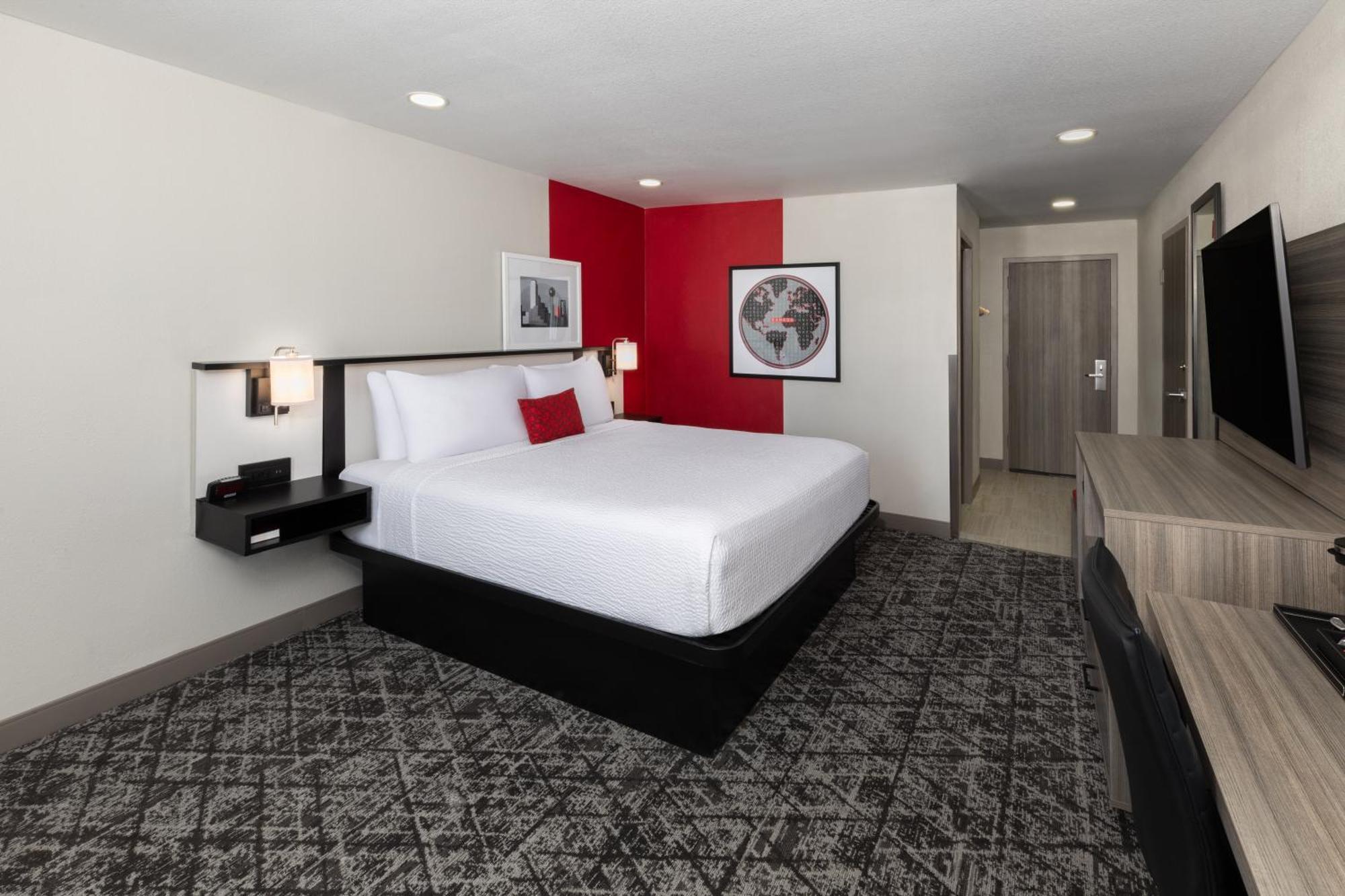 מלון אירווינג Ramada By Wyndham Dfw Airport מראה חיצוני תמונה